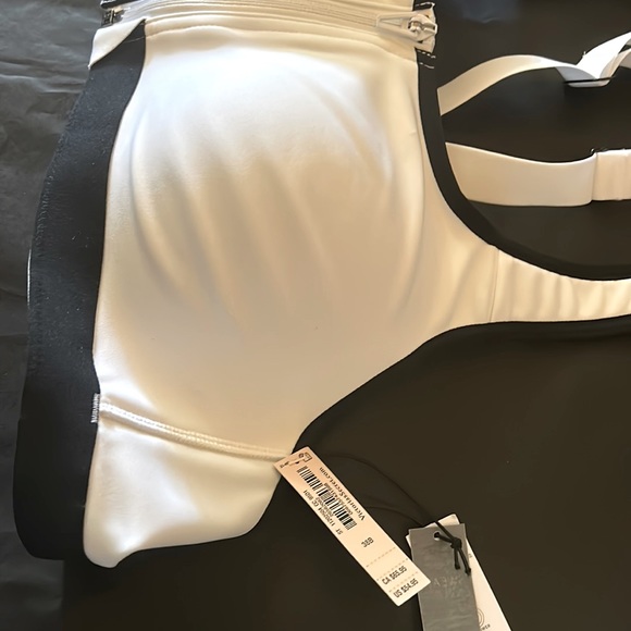 - Victoria’s Secret Sports Bra NEW! - Picture 3 of 13